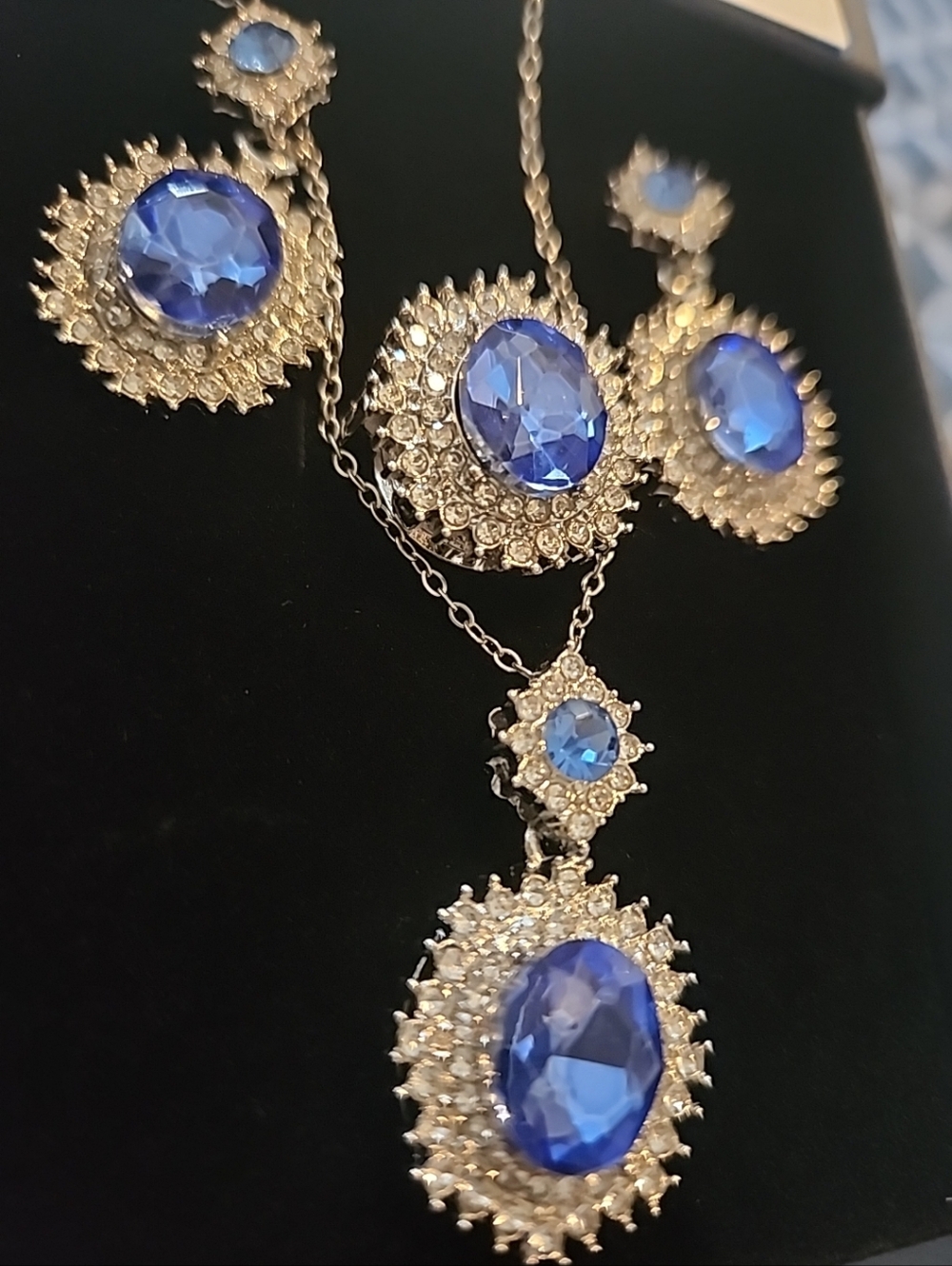 Elegant 4 Pc Simulated Blue Saphire Jewelry Set White Gold Plated - Picture 7 of 7
